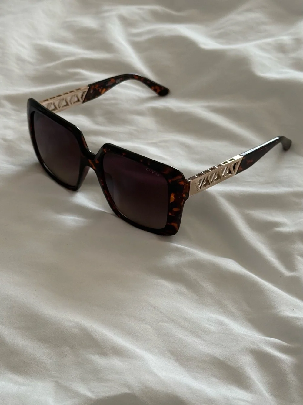 GUESS x Jennifer Lopez Oversized Square Tortoise Sunglasses Rhinestone Chain